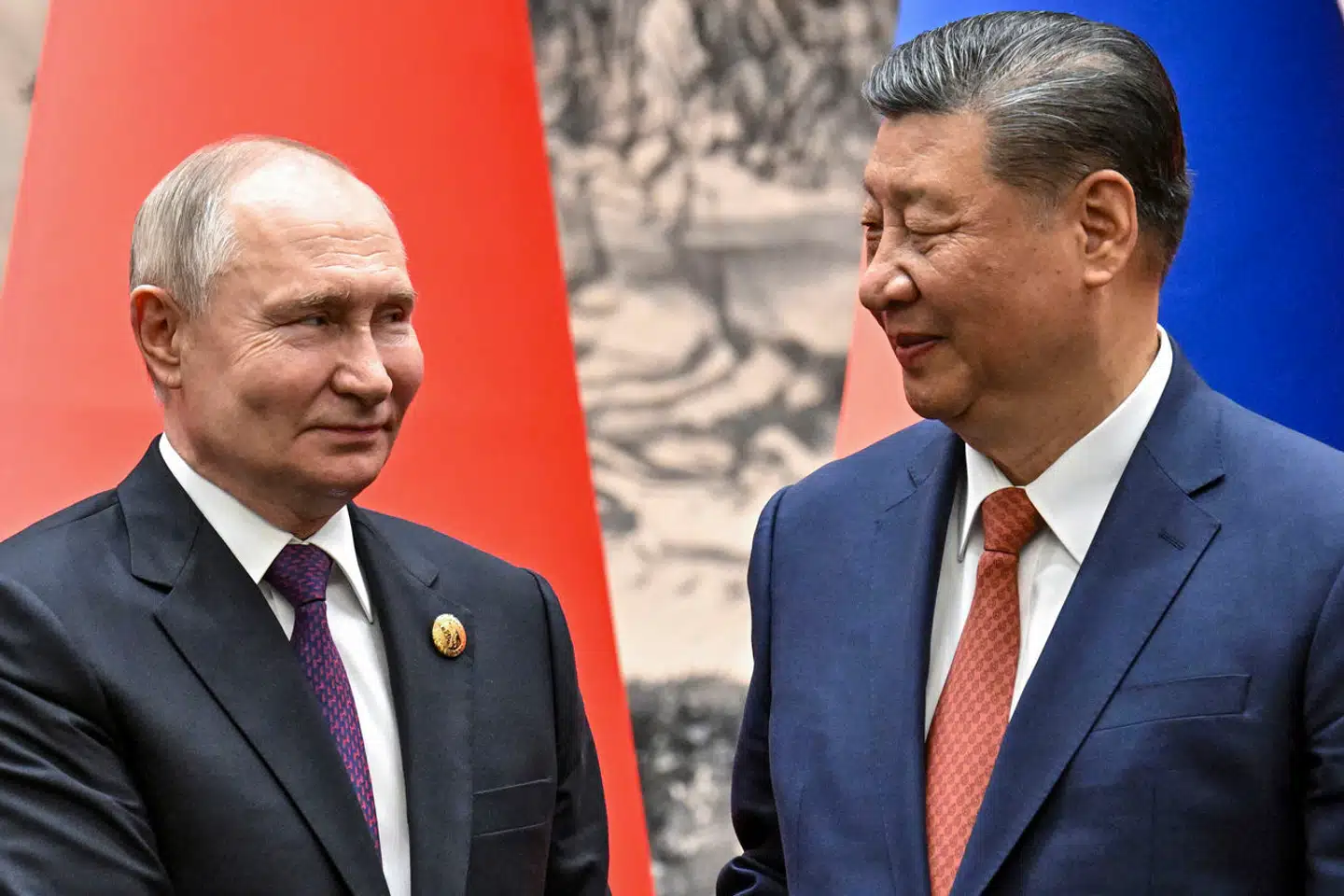 Vladimir Putin og Xi Jinping har et særdeles godt forhold til hinanden. Men Kinas velvilje har en grænse, og hvor den går, er mere klart end nogensinde. Her ses de to statsledere under et møde i maj 2024.