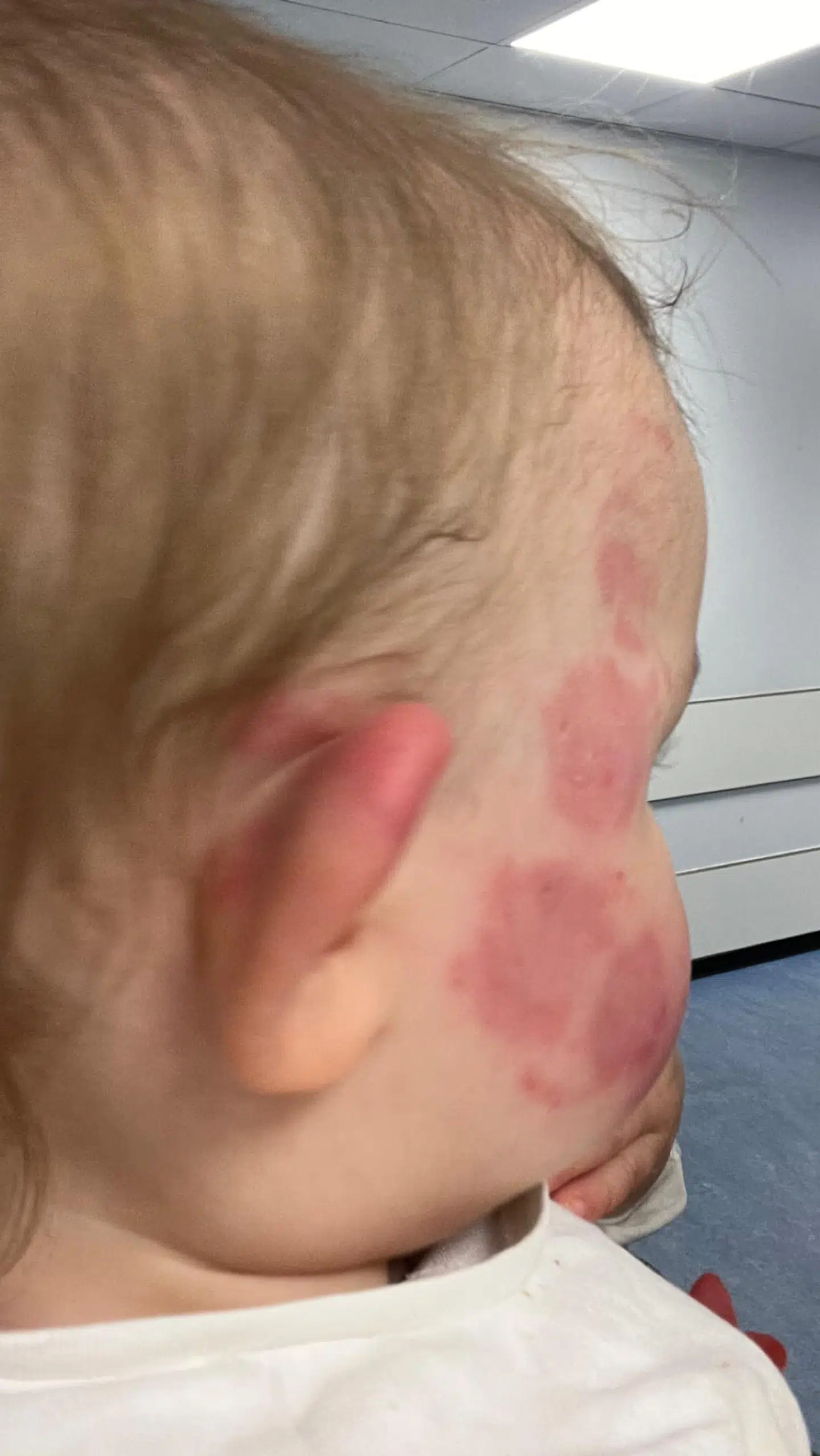 Ellas mor, Sika Lange, er dybt rystet efter hændelsen.