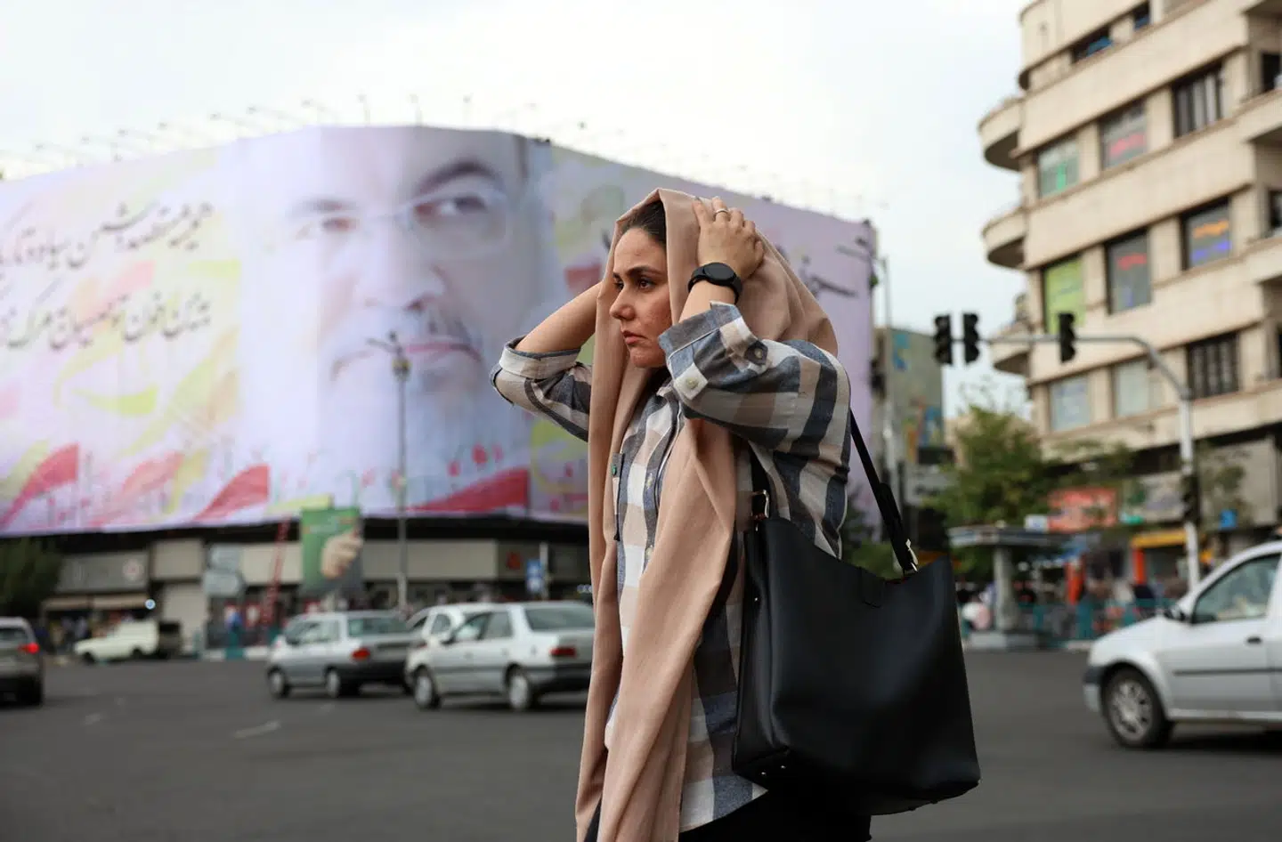 Ledelserne i Iran og Israel har gensidigt udnævnt hinanden til ærkefjender, men det iranske regime har forholdt sig passivt de seneste uger, men Hizbollah og andre iranske allierede er blevet angrebet.