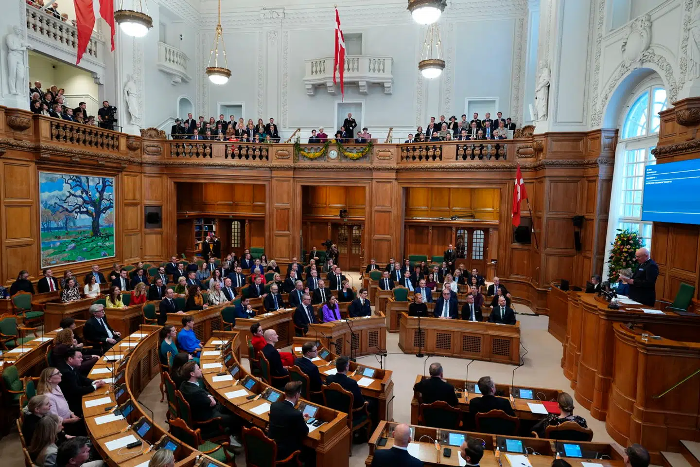 »Derfor må det som minimum være rimeligt at bede politikerne forklare offentligheden, hvorfor den grønne omstilling alligevel skal gøres på den dyreste måde,« skriver Frederik Læssøe Nielsen, der mener, at Energiø Bornholm er et eksempel på unødig og ødsel pengebrug.