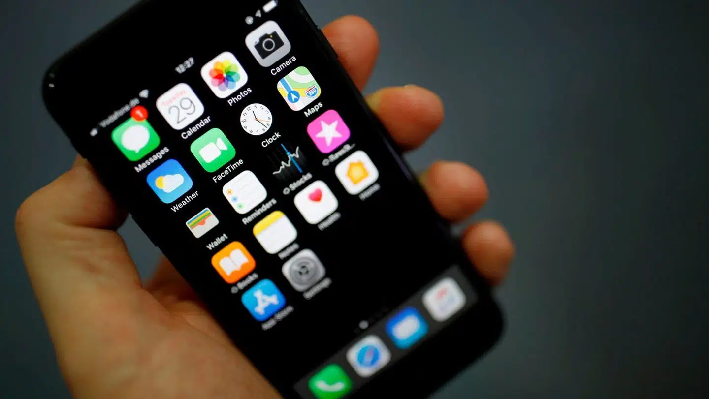 Der er er sket en stor stigning i folk, der får falske sms'er, hvor svindlere forsøger at lokke penge fra en.