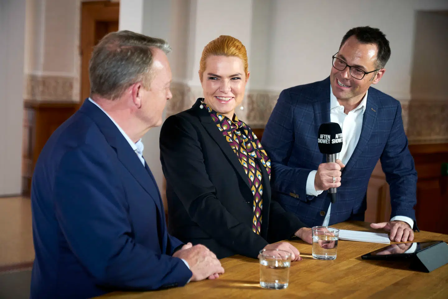 »DR er skattefinansieret, og nu tillader de sig alligevel at kræve ekstrabetaling i form af mine data. Hvad rager mine data DR?« spørger Caroline Kofahl.