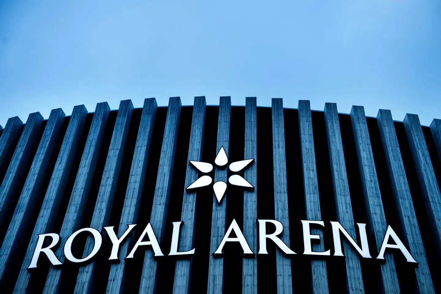 Royal Arena, der er beliggende i Ørestaden på Amager, sættes nu til salg.