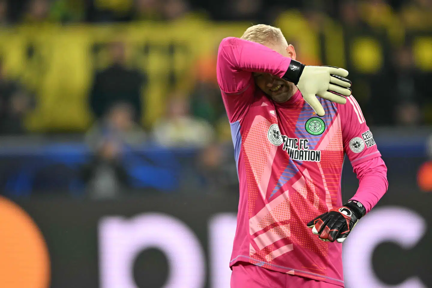 Kasper Schmeichel hjalp selv Dortmund i gang tirsdag aften, da han begik straffespark efter fem minutter.