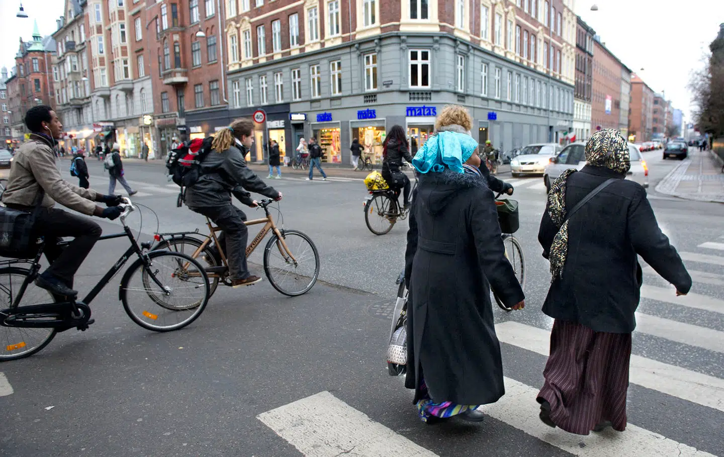 Ikkevestlige kvinder har et lige så stort potentiale som alle andre kontanthjælpsmodtagere, og dem skal vi tage hånd om og hjælpe på vej, så de kan blive en del af arbejdsmarkedet, skriver Hans Andersen og Kim Valentin.
