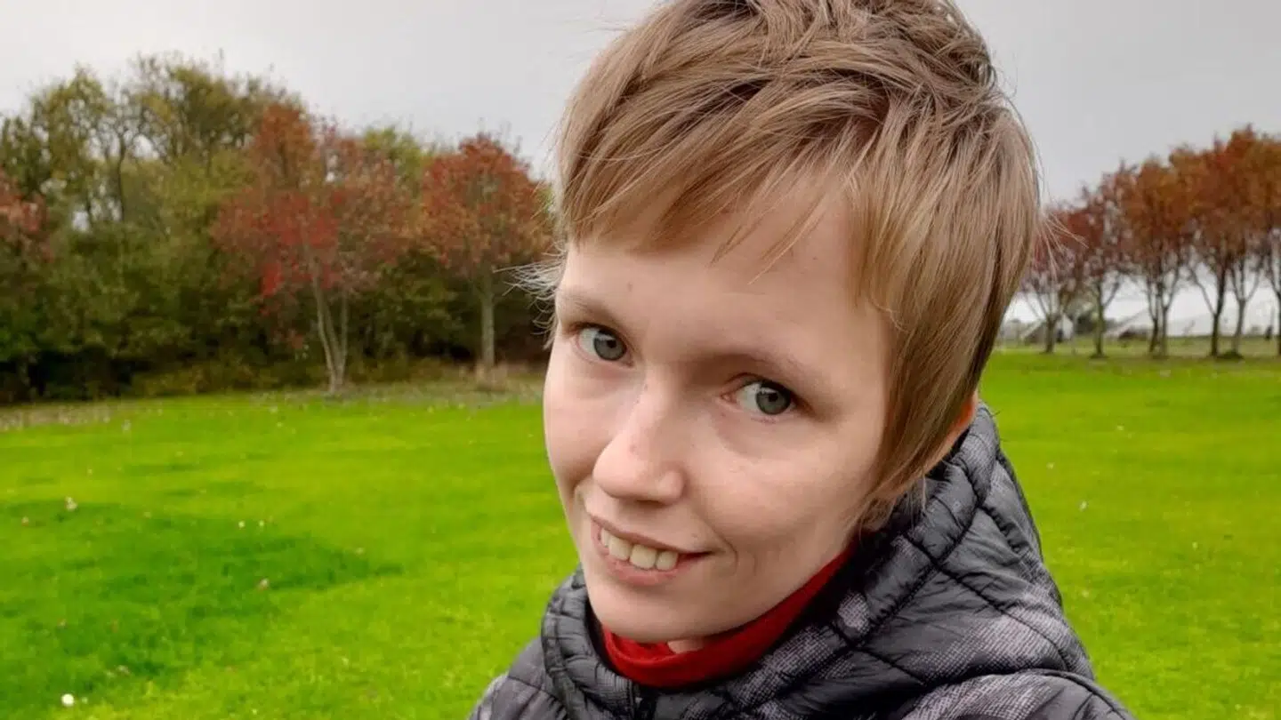 29-årige Natascha Linea er kendt fra realityprogrammet 'De unge mødre'. Hun er mor til fem, og hendes to yngste tvillinger har hun stadig myndigheden over. Nu strides myndighederne over, hvorvidt hun skjulte sine to anbragte sønner for kommunen i udlandet. Hendes ældste datter på ti år bor hos sin far. Foto: Privat