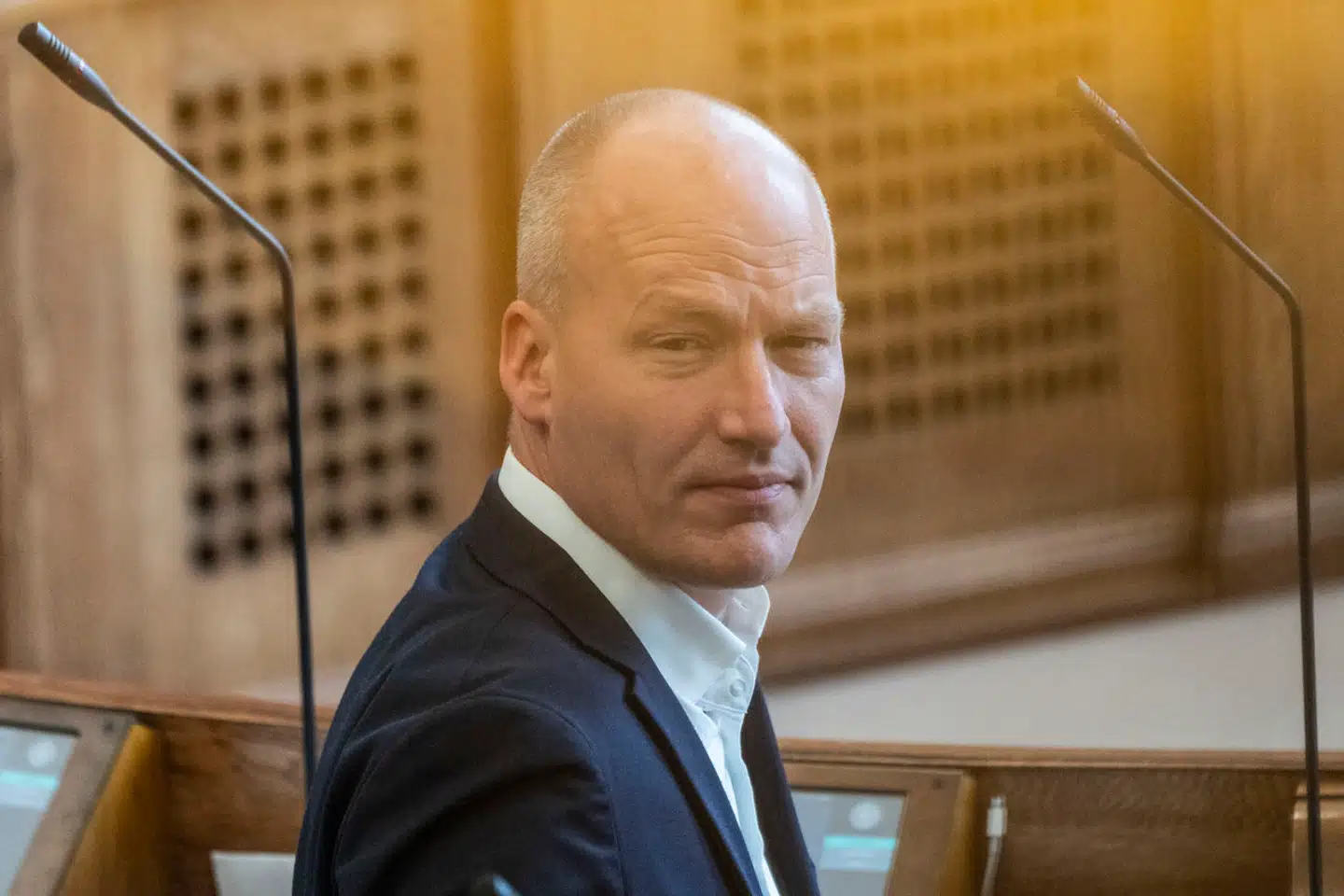 Enhedslistens politiske ordfører, Pelle Dragsted, siger i et interview med Information, at han er træt af partimedlemmer, der skaber tvivl om Enhedslistens holdning til terror og vold mod civile i Israel.