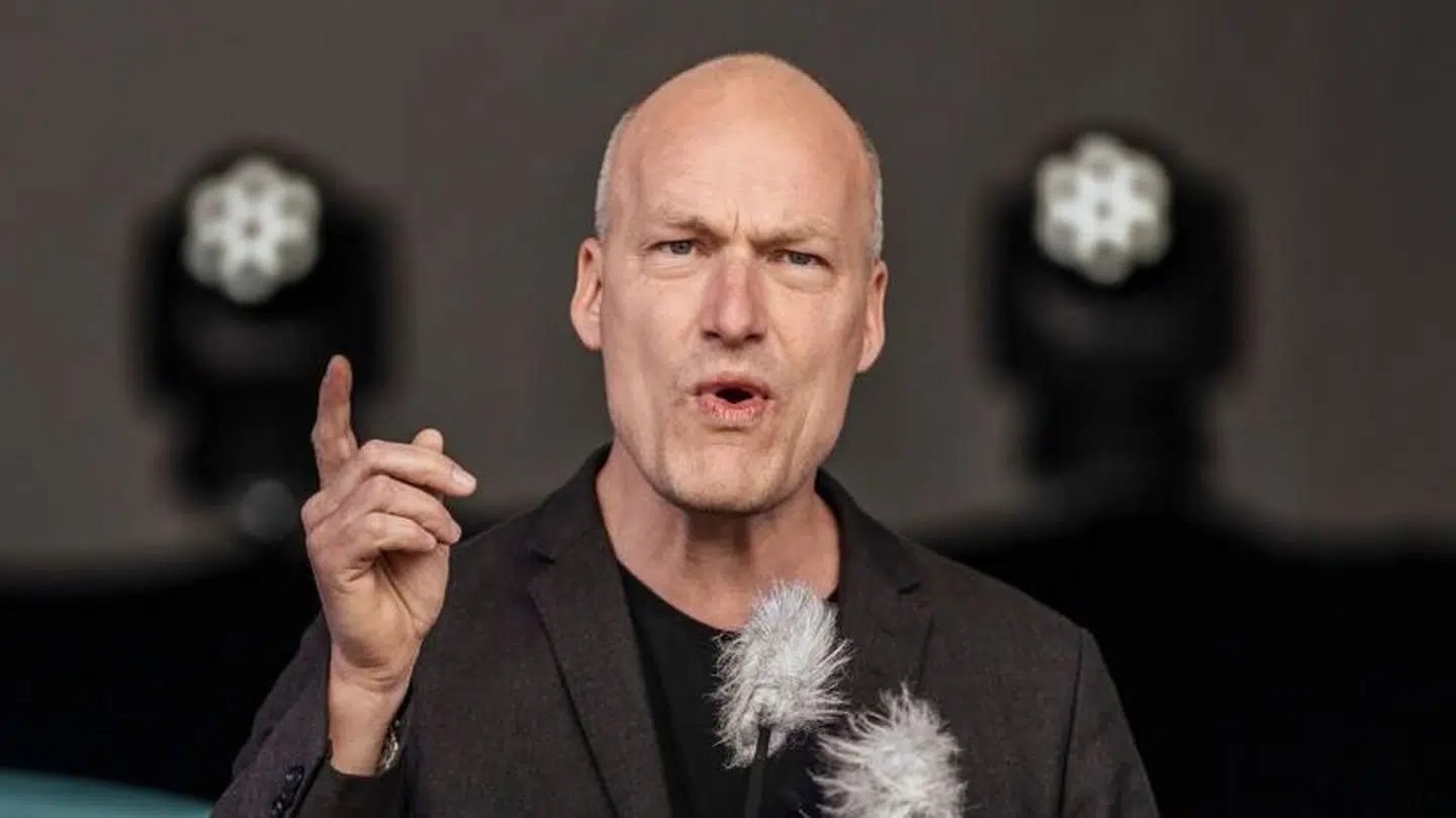 Enhedslistens frontfigur Pelle Dragsted opfordrer nu partifæller, der støtter organisationer, som deltog i 7. oktober-angrebet mod Israel, til at melde sig ud.