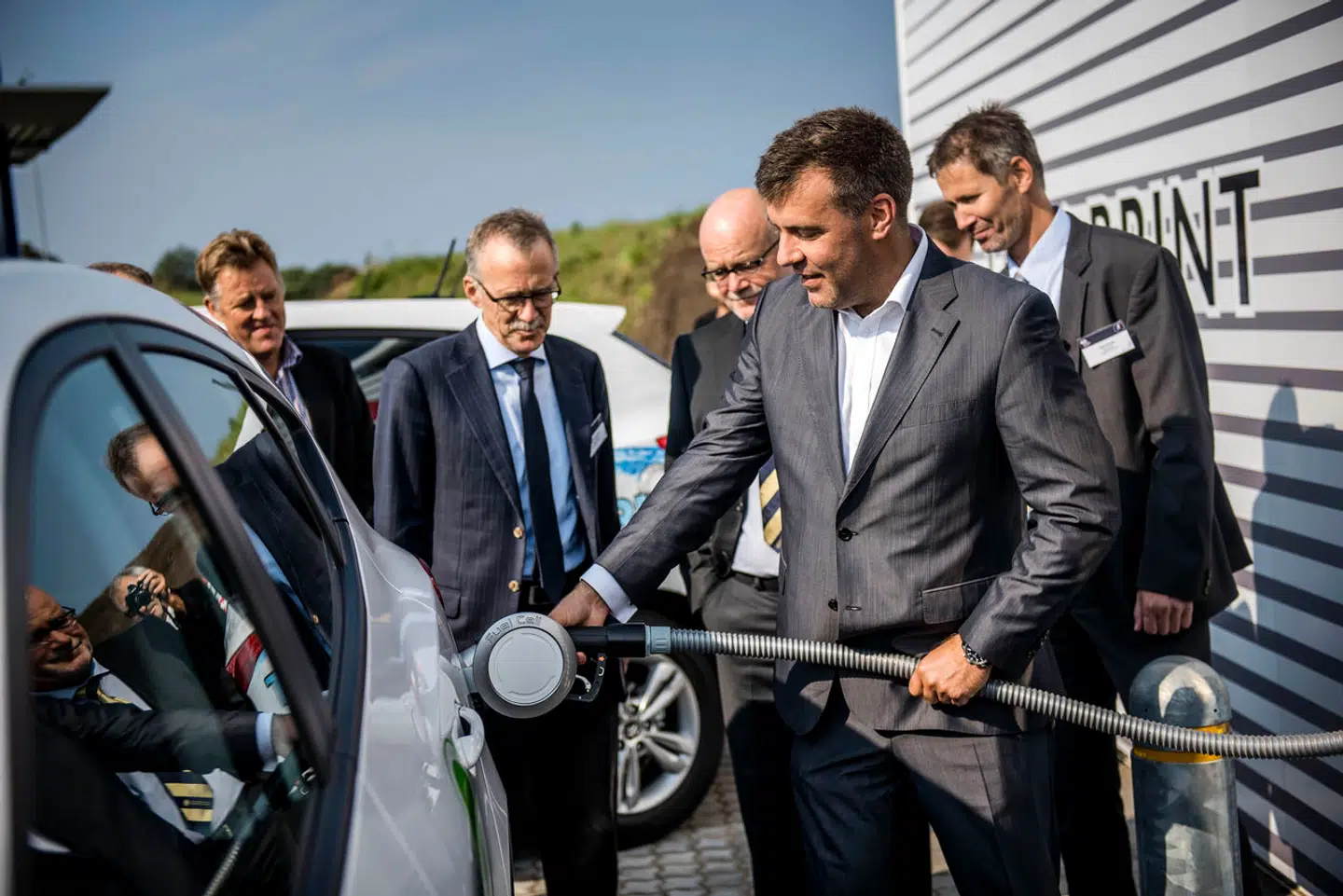 I dag er teknikken bag Power to X usikker, og økonomien er dårlig, mener Carl Dawids. Her åbnes en brinttankstation i Korsør i 2015.