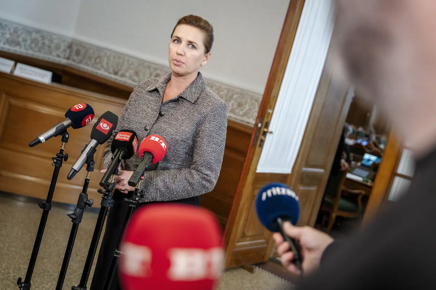 Statsminister Mette Frederiksen (S) møder pressen i forbindelse med åbningsdebatten i Folketinget på Christiansborg Slot.