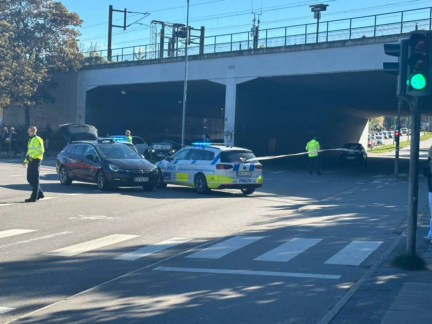 Politiet er på stedet for at foretage undersøgelser.