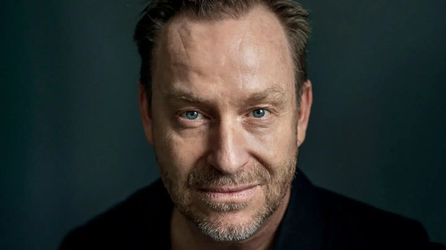 Adam Price giver nu sit første interview om Katherine Diez' bog.