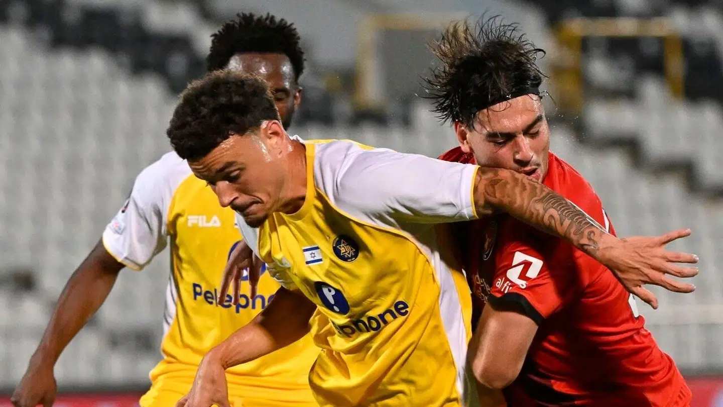 Aral Simsir bliver kritiseret i de israelske medier efter kampen mod Maccabi Tel Aviv.
