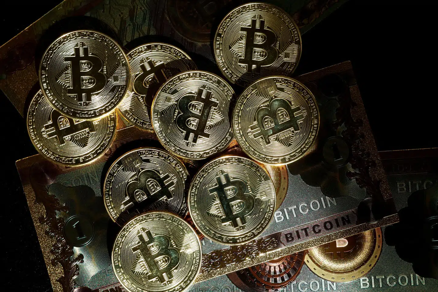 Bitcoin er blot én af de mange forskellige slags kryptovaluta, der findes.