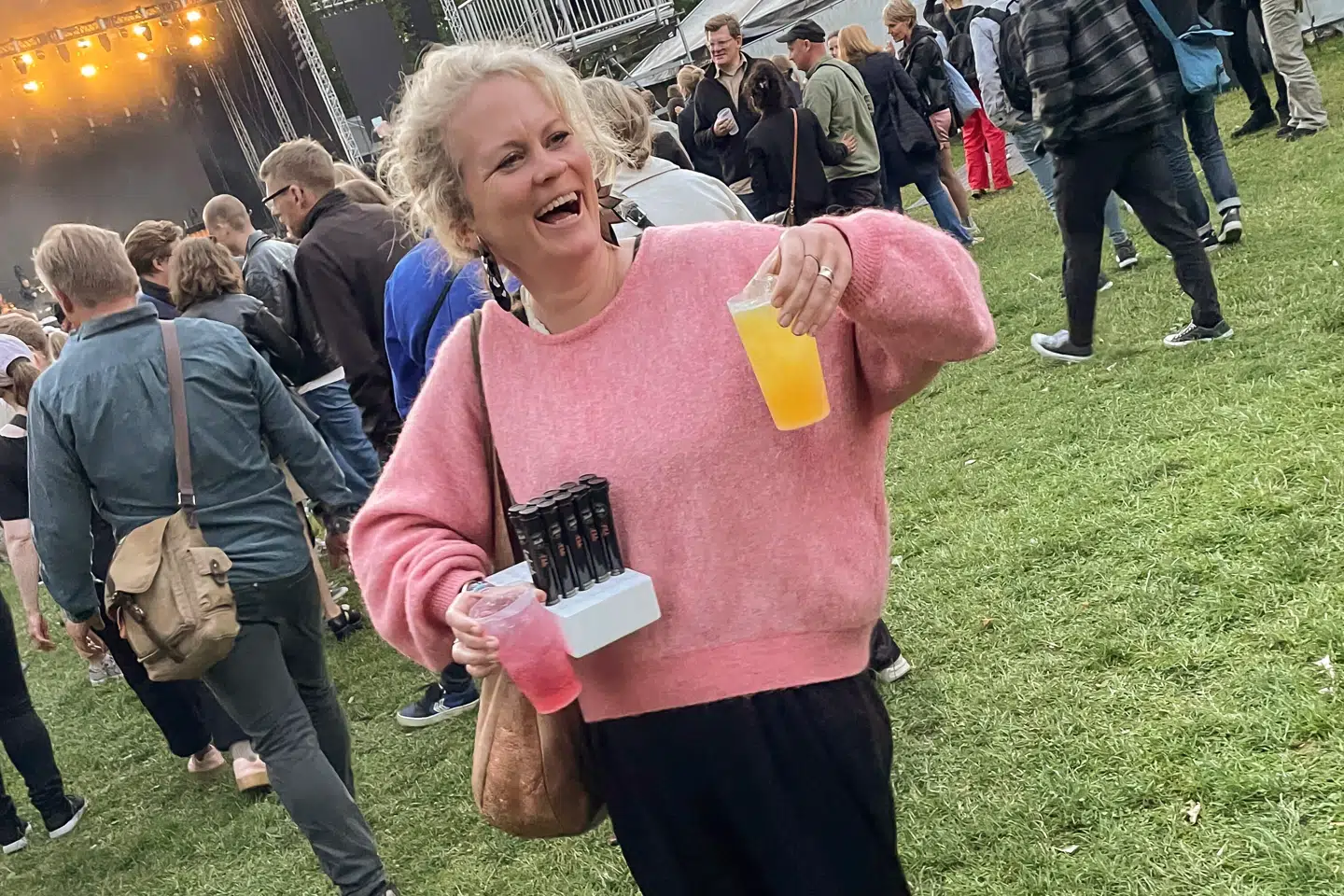 Når man køber shots, skal man købe rigeligt. Sarah Iben Almbjerg er på Syd for Solen. Dagen efter var stemningen mindre munter. Men måske er der råd til fremtidige tømmermænd.