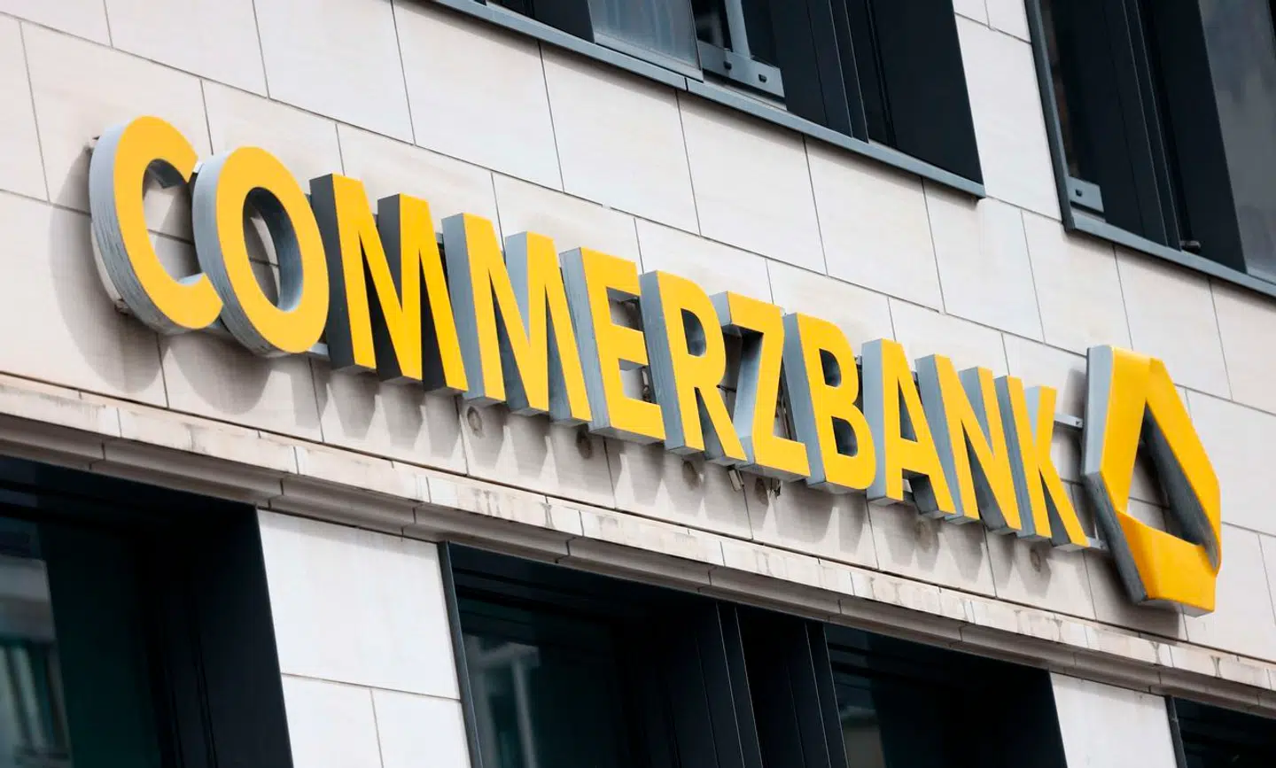 Den italienske storbank UniCredit har købt en stor portion aktier hos tyske Commerzbank. Det skaber bekymringer hos politikere og fagforeninger - men flere eksperter ser positivt på en mulig fusion.
