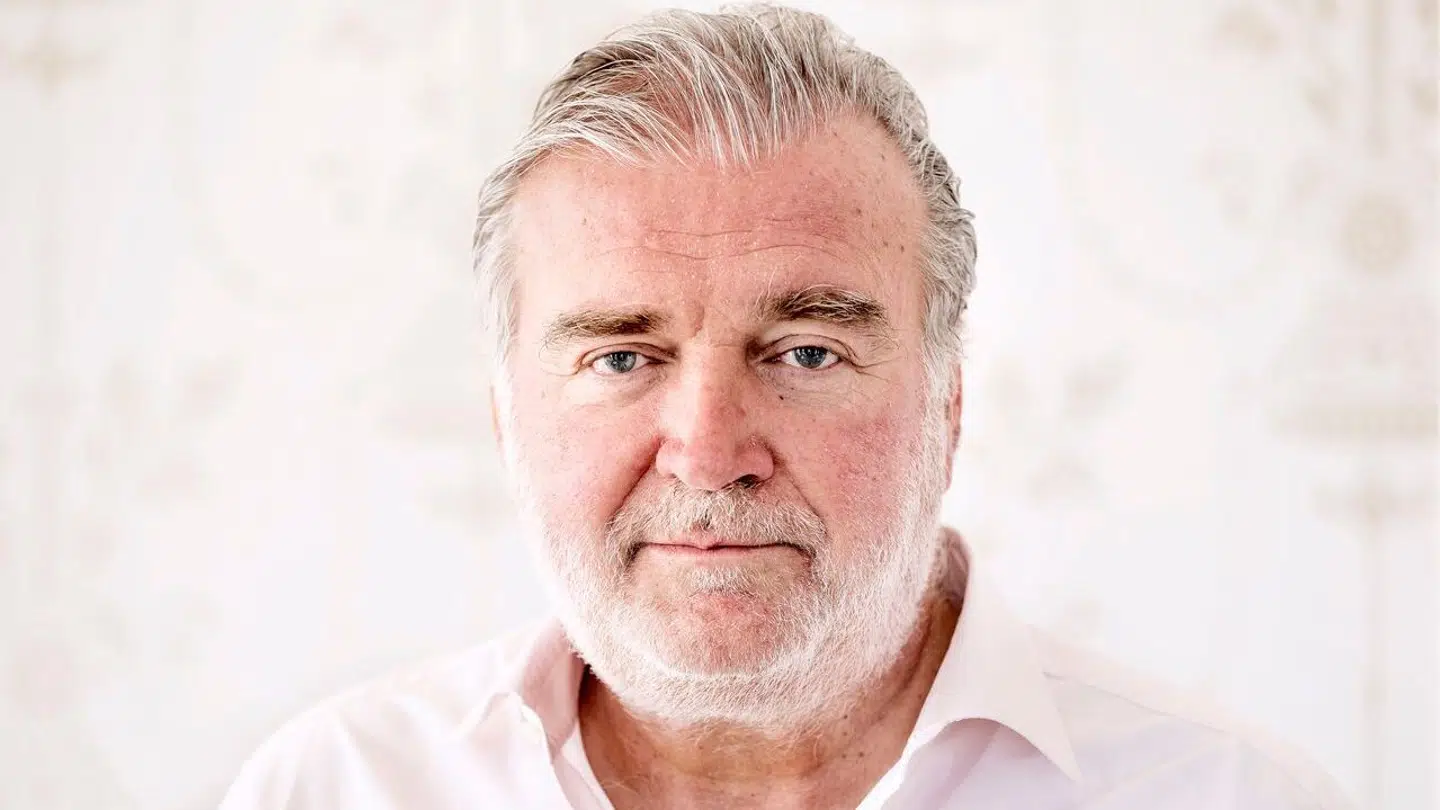 Miliardæren Lars Seier Christensen kan ikke få lov af kommunen til at stille borde og stole på et fortov, han selv har bekostet ude foran Café Dan Turéll.