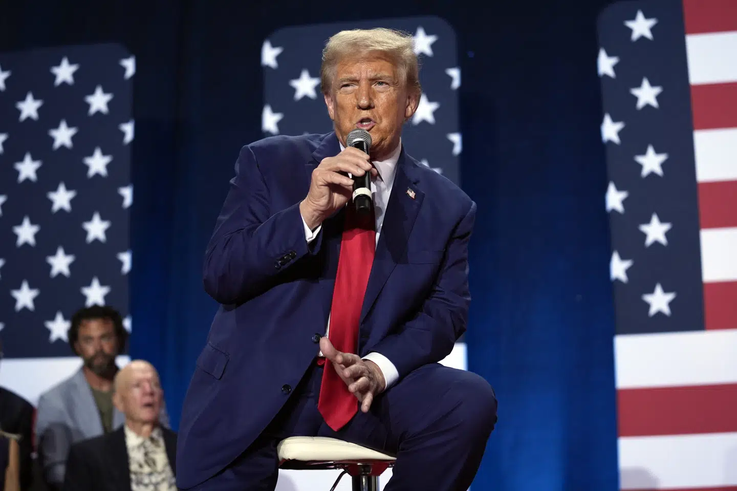 - Ram atomanlæggene først og tænk på resten senere, mener Trump, at Biden skulle have svaret, da præsidenten onsdag blev spurgt til, om USA ville støtte et israelsk angreb mod iranske atomanlæg.
