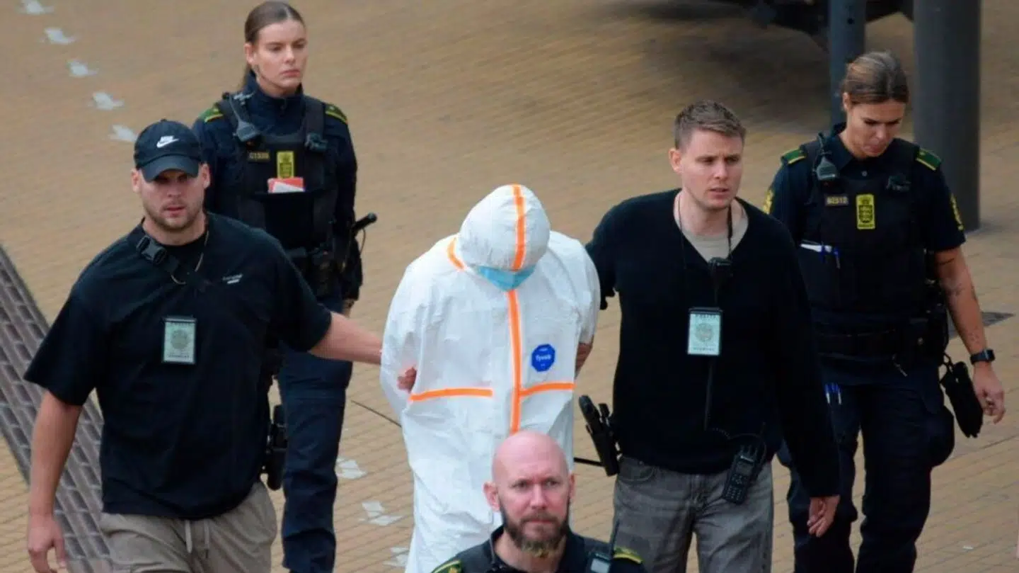 De to teenagedrenge blev begge anholdt på Københavns Hovedbanegård kort før middag onsdag.