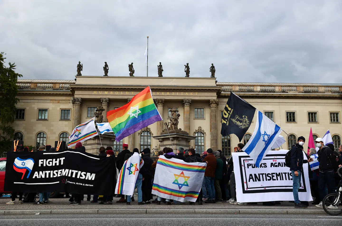Proisraelsk demonstration foran Humboldt-universitetet i Berlin.