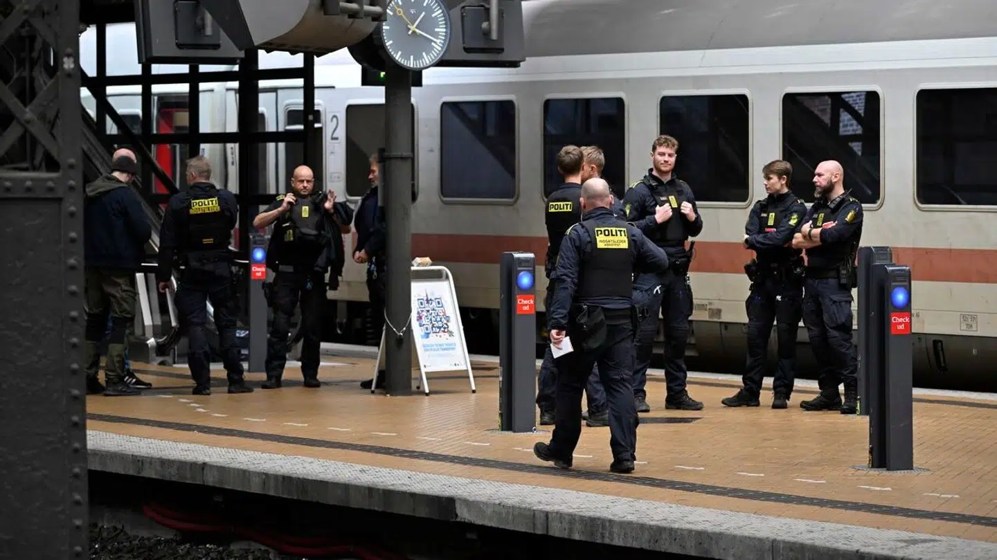 Politi til stede på Københavns Hovedbanegård onsdag 2. oktober i forbindelse med en aktion, hvor de to svenske teenagere blev anholdt.