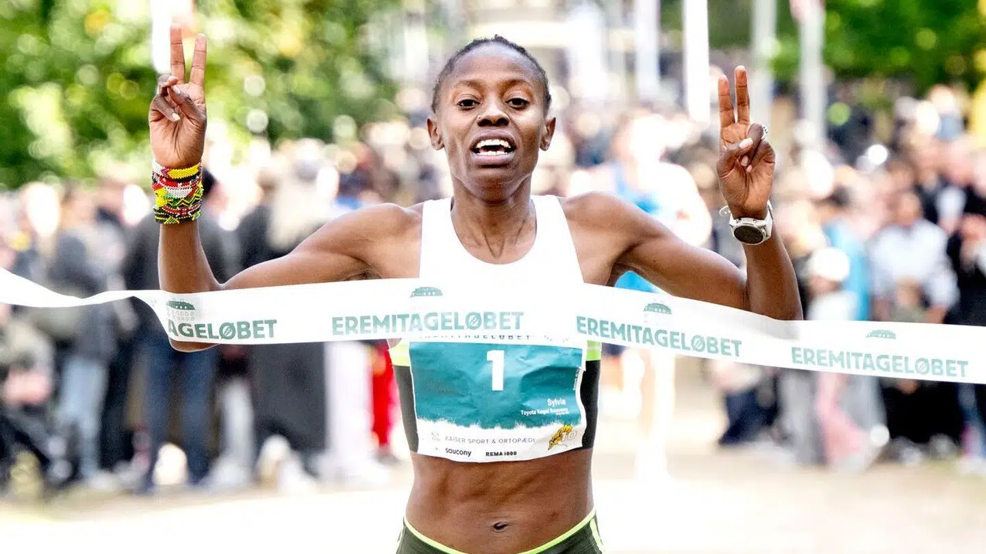 Hurtigste kvinde blev for 8. gang Sylvia Kiberenge i tiden 43.57 ved dette års Eremitageløb.