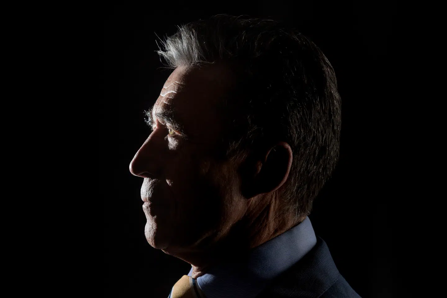 Anders Fogh Rasmussen har ikke fået set DRs dokumentar om Danmarks krigsdeltagelse. Derfor kan han ikke svare på kritikken, fortæller han.