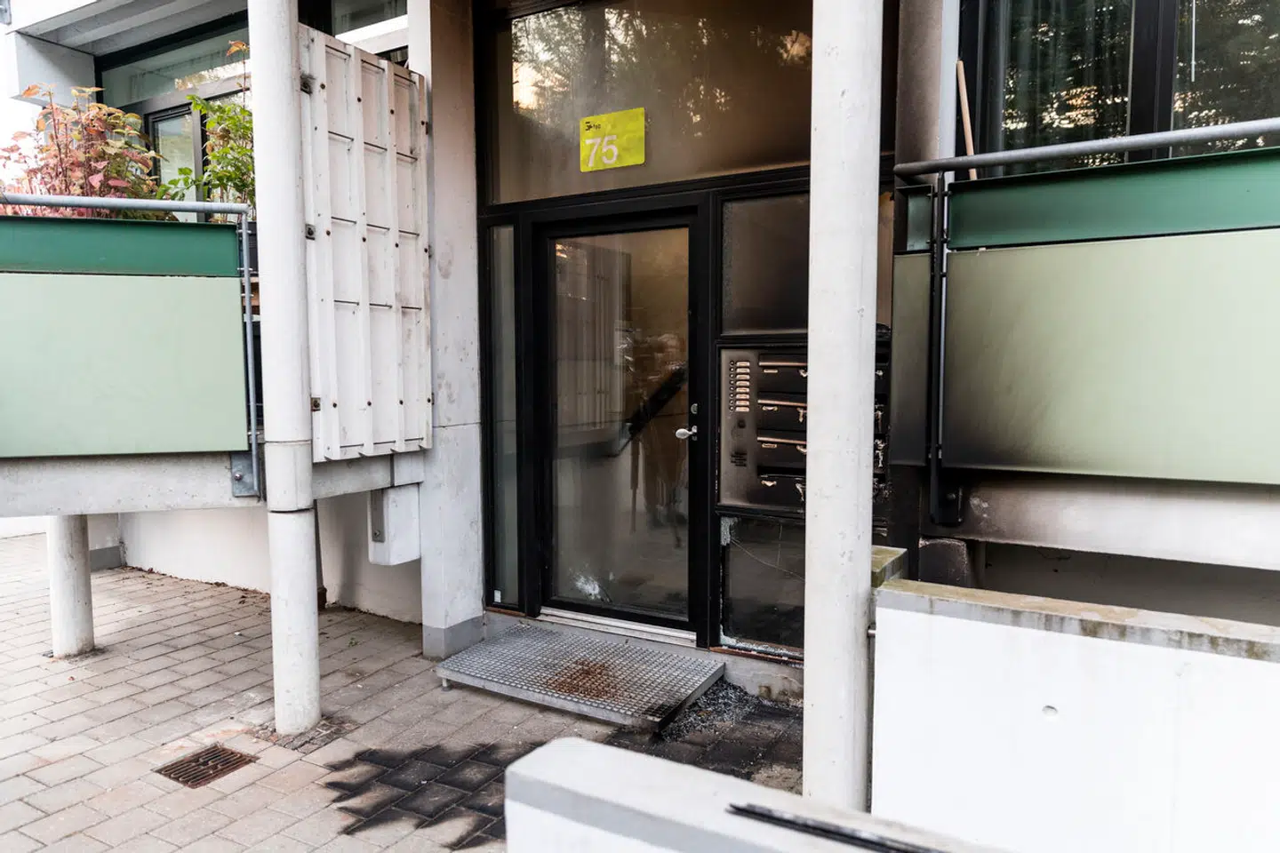 Politiet er til stede ved Rymarksvej med kriminalteknikere mandag morgen.