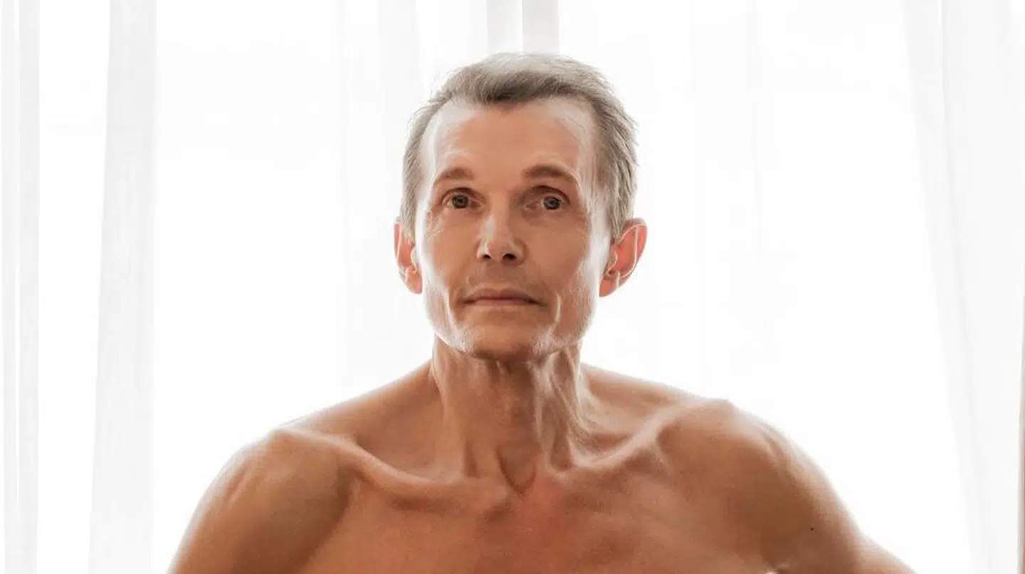 Ole Henriksen fortæller om, hvordan han 'smed tøjet for penge' som barn.