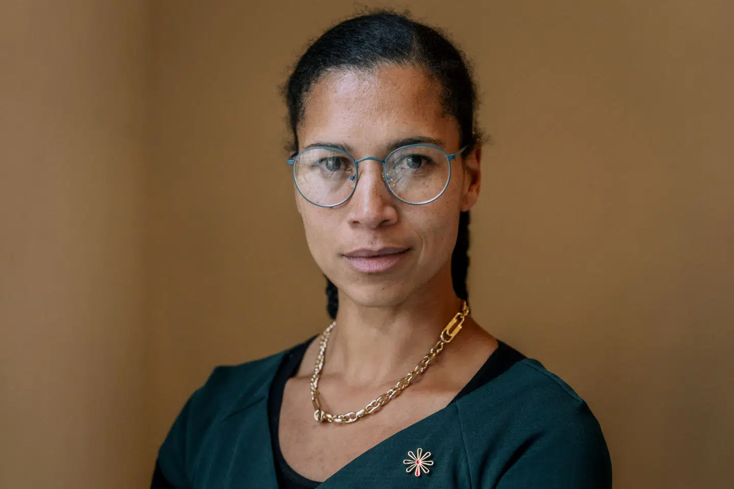 Nina Palesa Bonde har været dommerfuldmægtig ved Københavns Byret siden 2013 og er formand for Dommerfuldmægtigforeningen. Hun deltager aktivt i den offentlige debat, men advarer nu mod konsekvensen ved den.