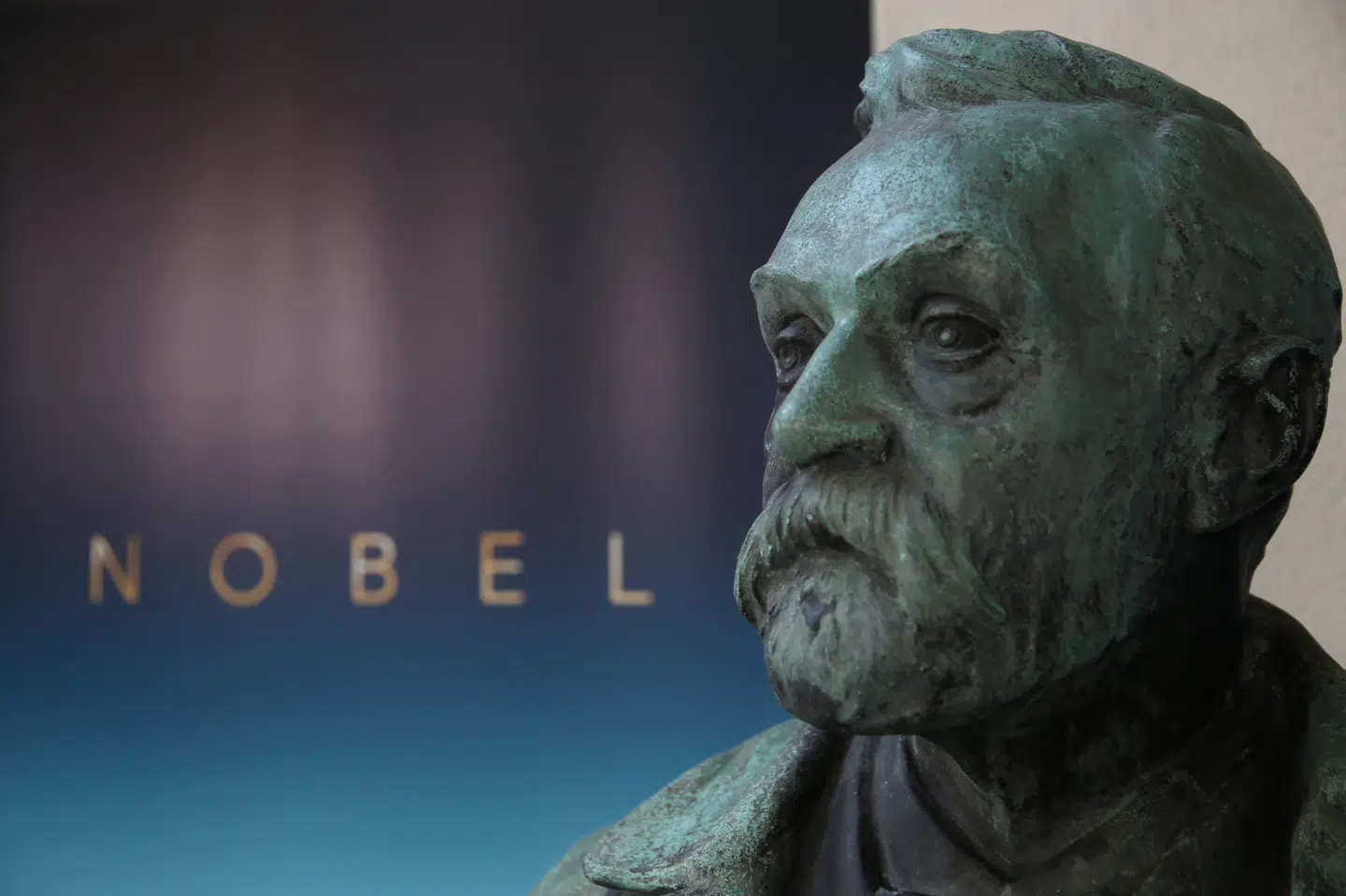 Nobelprisen er blevet givet i kategorierne fysiologi/medicin, fysik, kemi, litteratur og fred siden 1901. I 1968 indstiftede Sveriges Riksbank prisen i økonomi for at ære Alfred Nobels minde. Første uddeling af den var i 1969. (Arkivfoto).