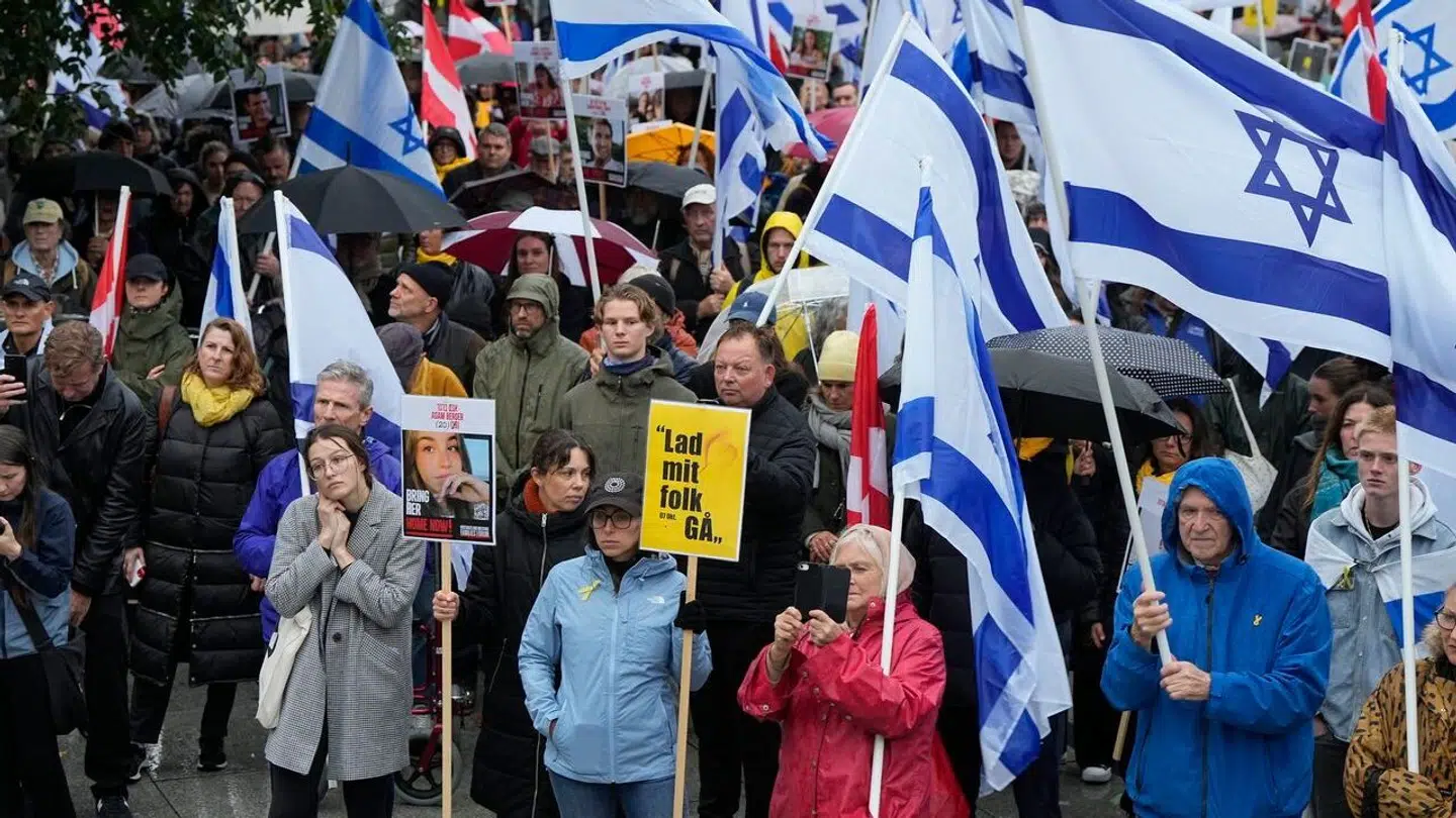 Pro-israelsk demonstration på Israels Plads i København mandag den 7. oktober 2024. Demonstrationen markerer årsdag for terrorangrebet på Israel.