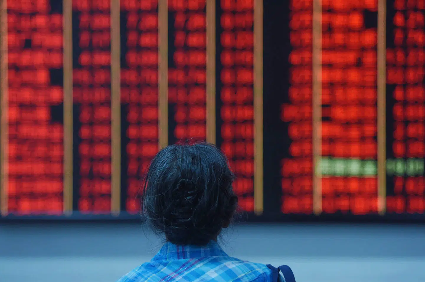 De kinesiske børser har været lukket en uge på grund af ferie, og det var ventet, at de ville åbne med en optur. Men der blev hurtigt gydet olie på vandene.