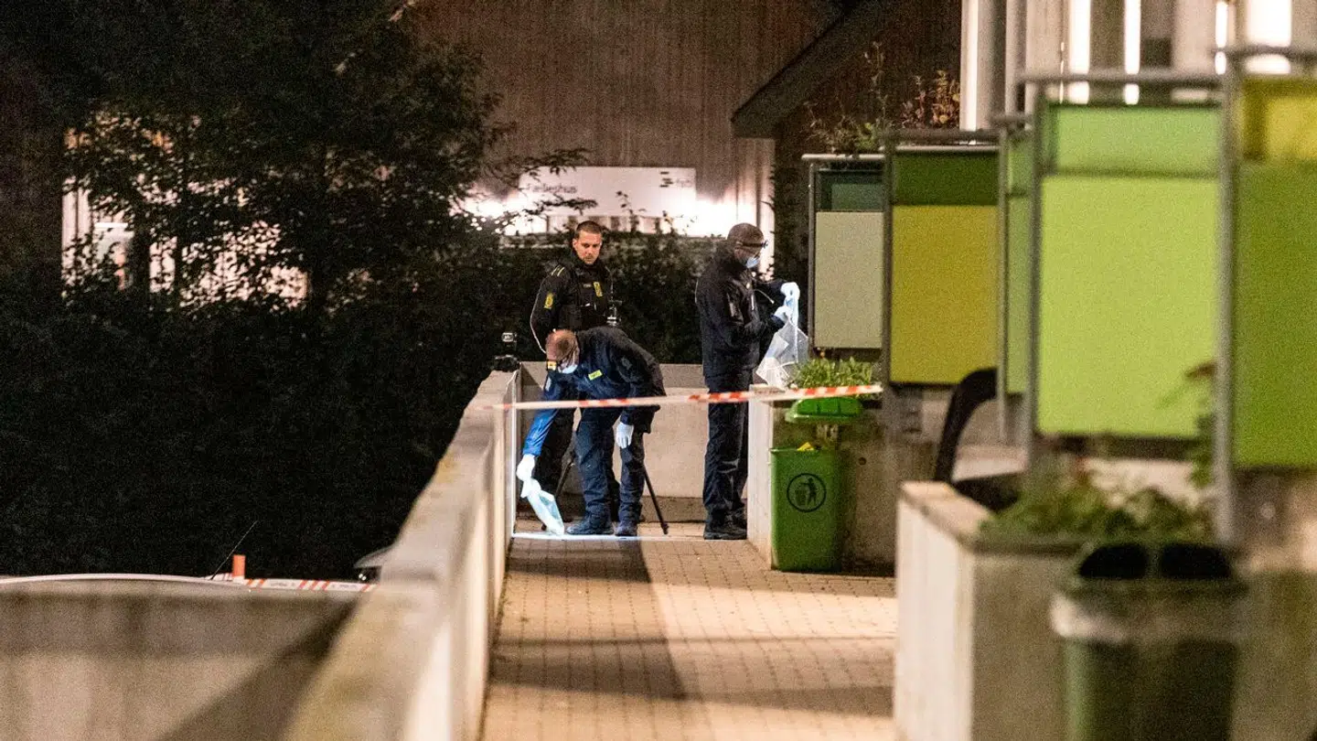 Politiet til stede ved Rymarksvej i kølvandet på hændelsen natten til mandag.