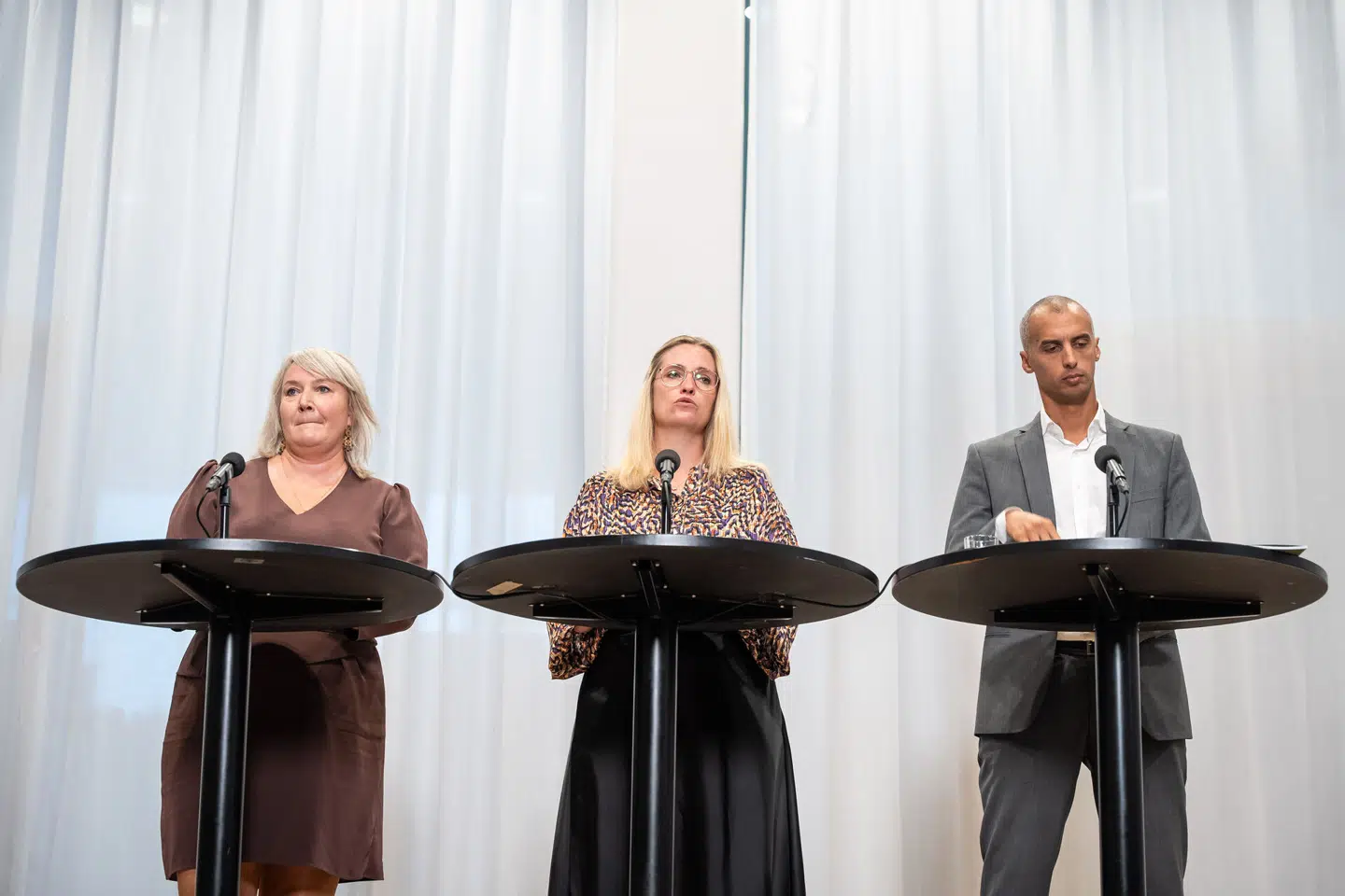 Økonomiminister Stephanie Lose (V), børne- og undervisningsminister Mattias Tesfaye (S) og uddannelses- og forskningsminister Christina Egelund (M) under pressemødet i Roskilde. Foto: Emil Nicolai Helms, Scanpix