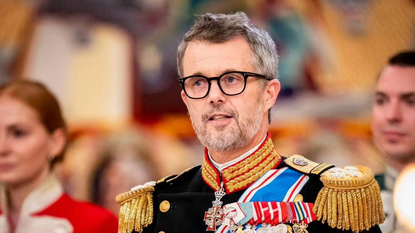 Kong Frederik holdt tale under gallataflen tirsdag.