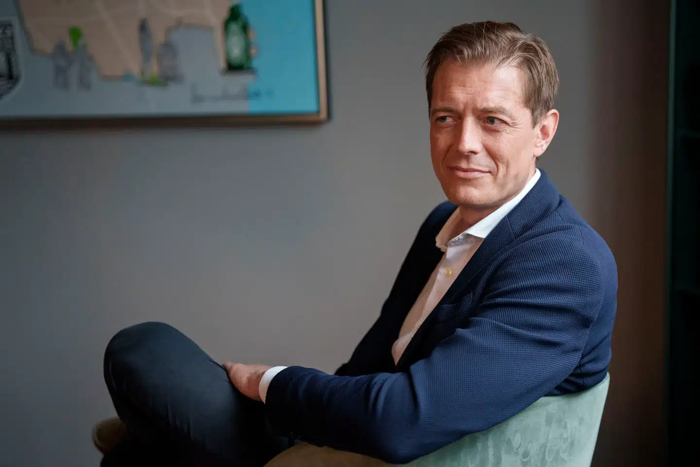 Hvad gør man, hvis man ikke længere kan være den leder, man gerne vil være? Det spørgsmål måtte Rasmus Hinge finde svar på, da han løb ind i en slem knæskade.