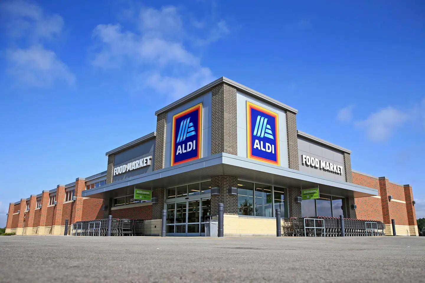 Aldi-butikkerne i USA er markant mindre end det typiske amerikanske supermarked. Men det er en af de ting, som gør, at den tyske supermarkedskæde kan holde priserne nede.