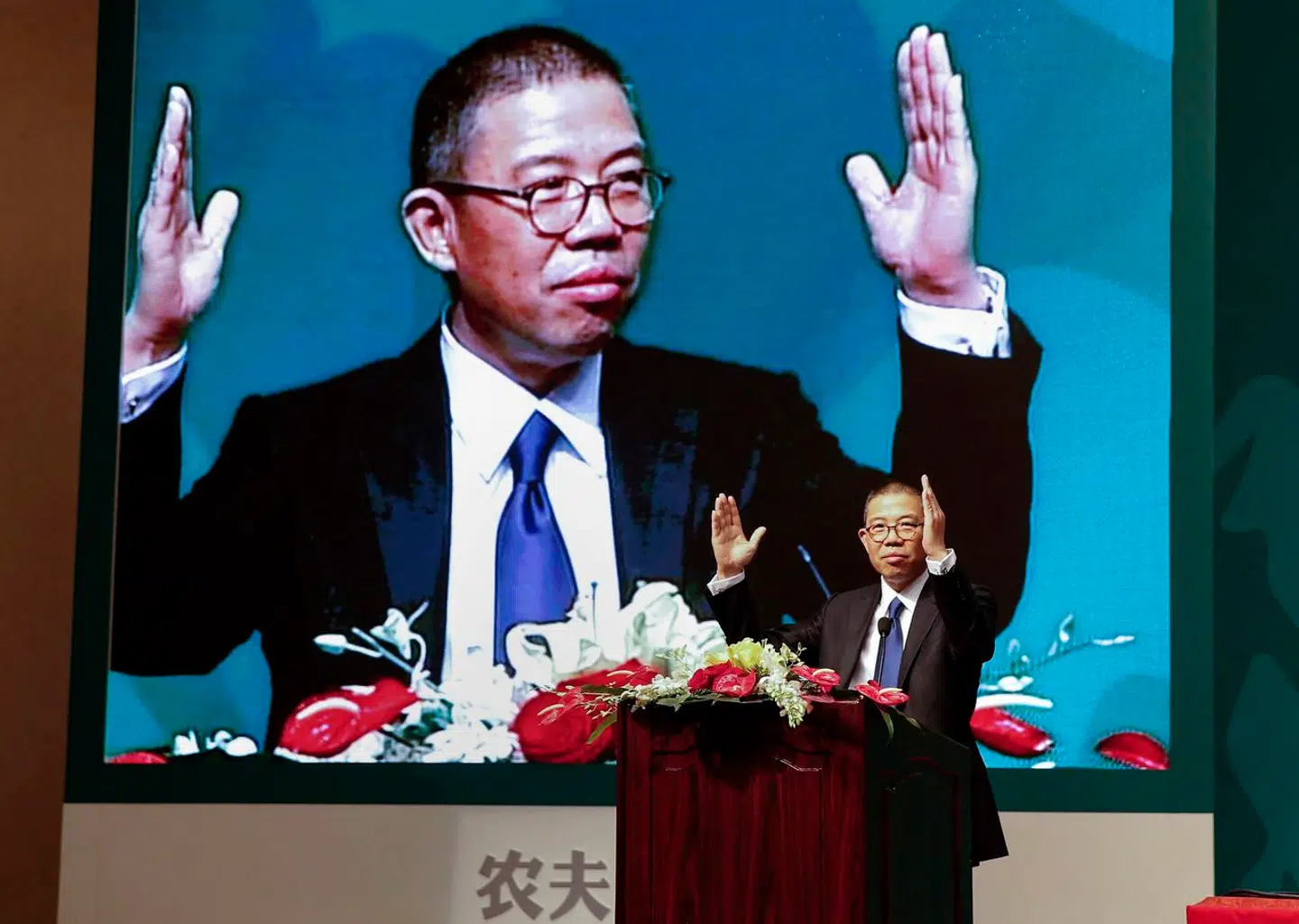 Zhong Shanshan er Kinas rigeste og nummer 24 i verden på Bloombergs liste. Hans personlige formue er på 360 milliarder danske kroner.