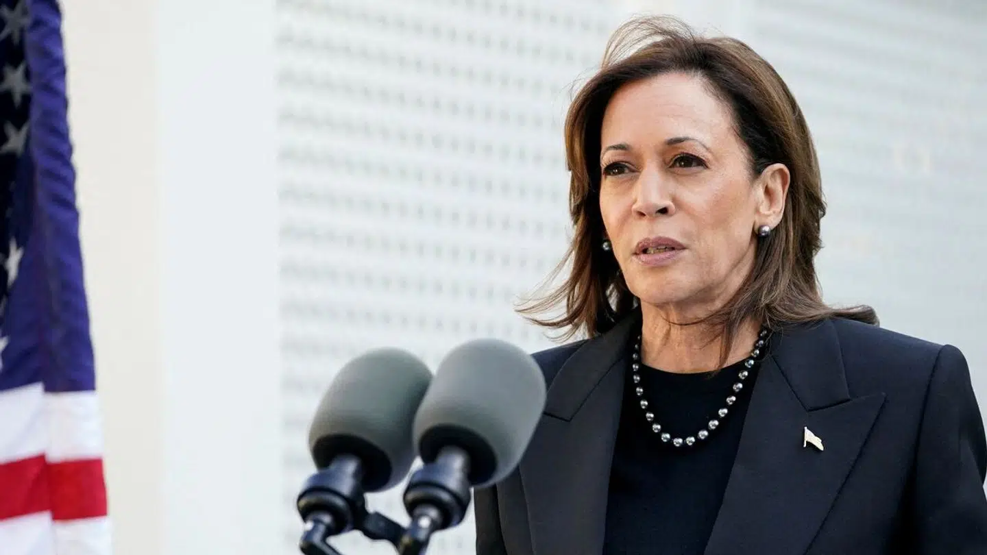 Den helt tætte valgkamp har tvunget Kamala Harris til at være mere i medierne. Men det går ikke altid lige godt.