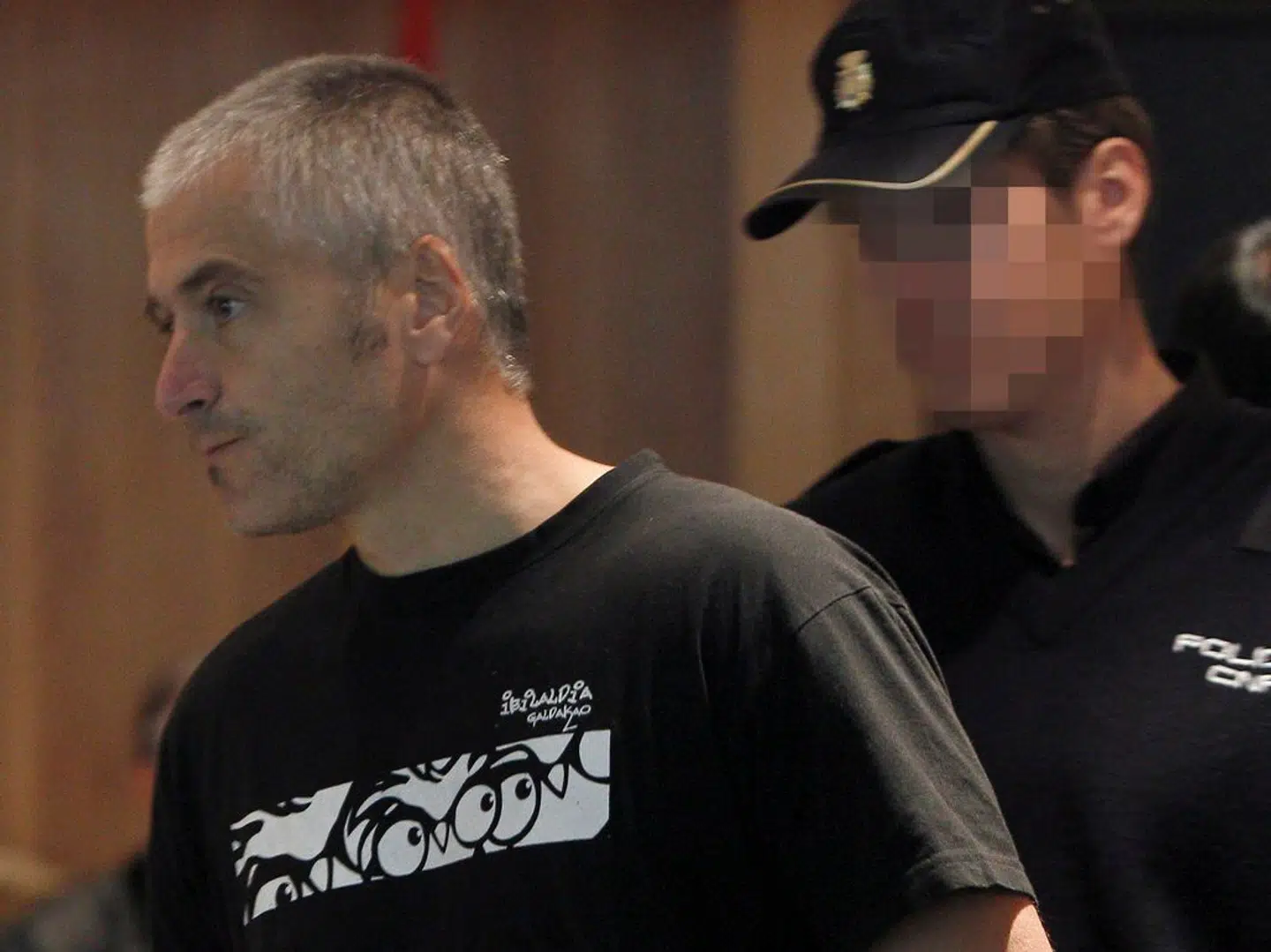 Francisco Xabier García Gaztelu, alias »Txapote«, ankommer til Spaniens særlige kriminalret i 2011 i forbindelse med en af de mange sager mod ham. Den blodige terrorist, der aldrig har angret sine handlinger, står efter en lovændring til at blive løsladt i 2025 – seks år før tiden.