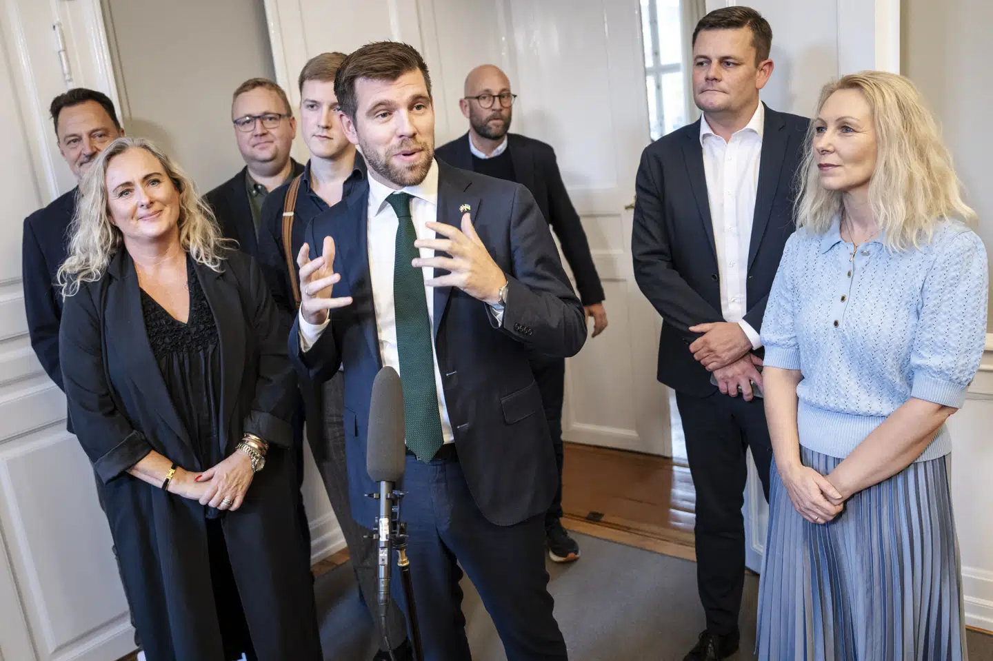 Minister Morten Dahlin mener, at mere byggeri langs kysten kan ske skånsomt for naturen.