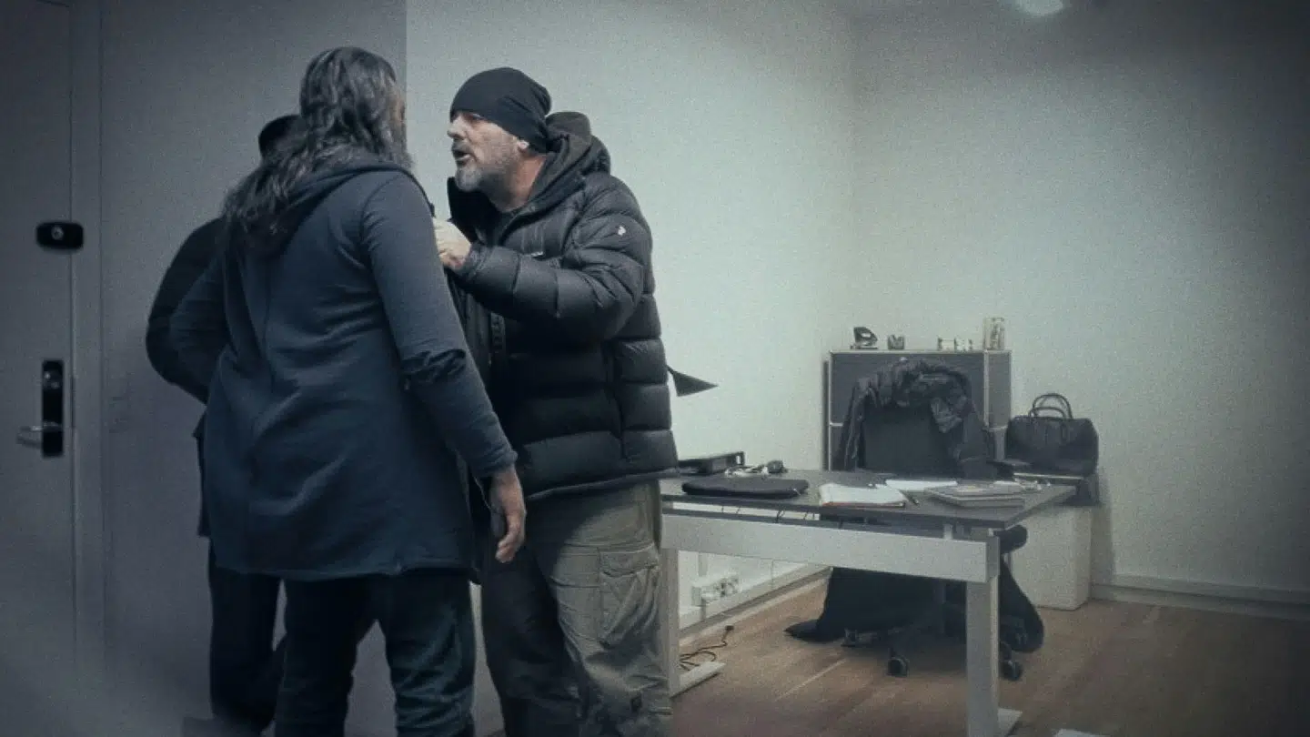 Jimmy Skjoldborg og Faser Abrar Raja, der står med ryggen til, er begge to både førtidspensionister og rockere.