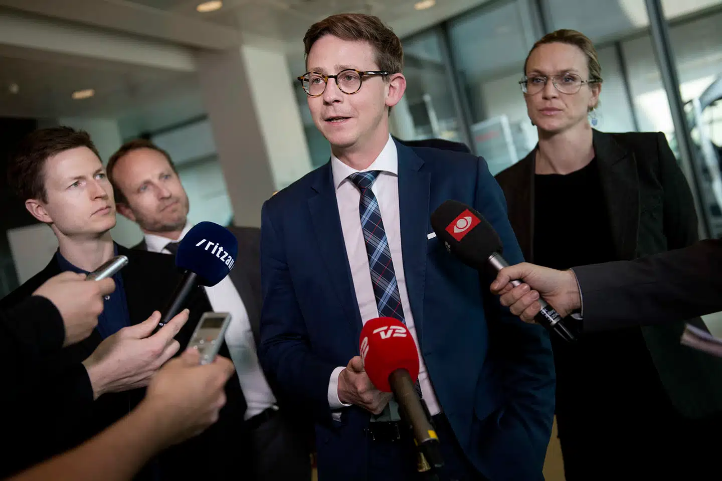 Det var, mens Karsten Lauritzen (V) var skatteminister, at Skat fik grønt lys af Folketinget til at købe lækket materiale fra en anonym kilde formedelst 6,4 millioner kroner.