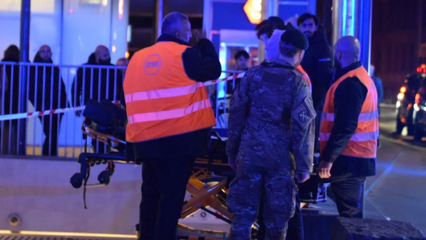 Politiet er massivt til stede på Nørreport Station. Man arbejder på at få ryddet stationen.