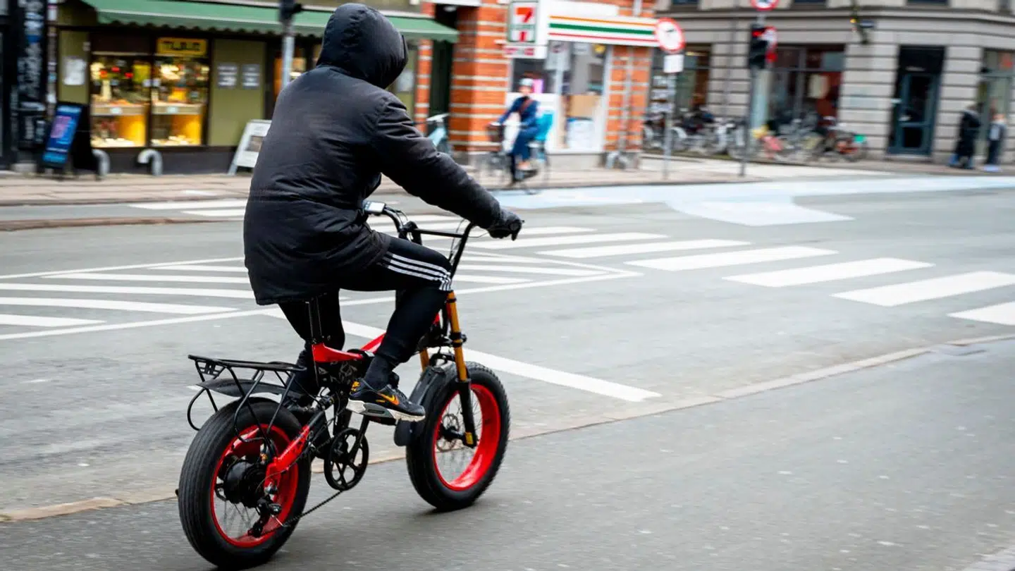 Flere ulovlige elcykler har gjort deres entre på cykelstierne.