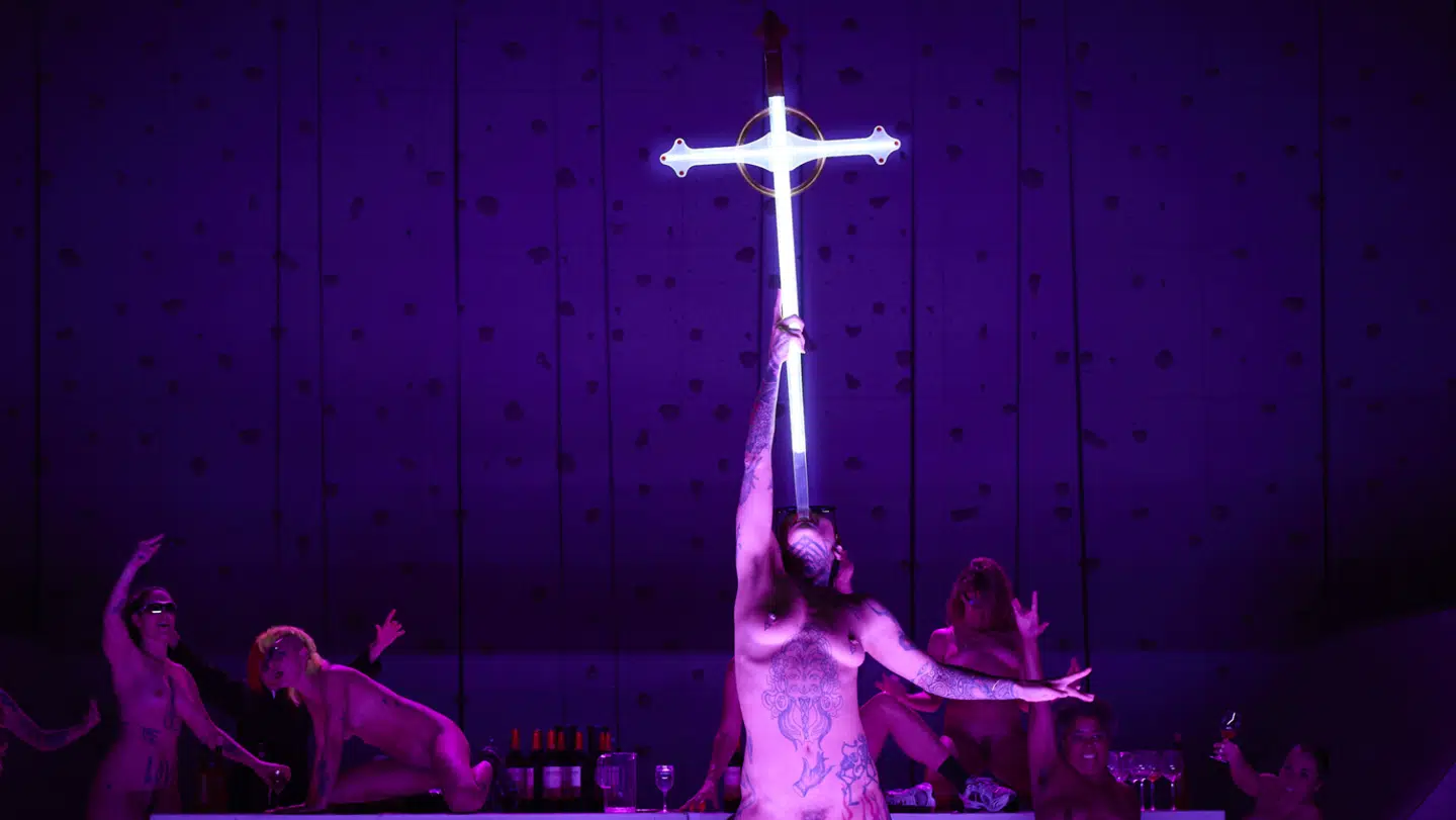 Forestillingen, der har fået 18 blandt publikum til at dejse om.