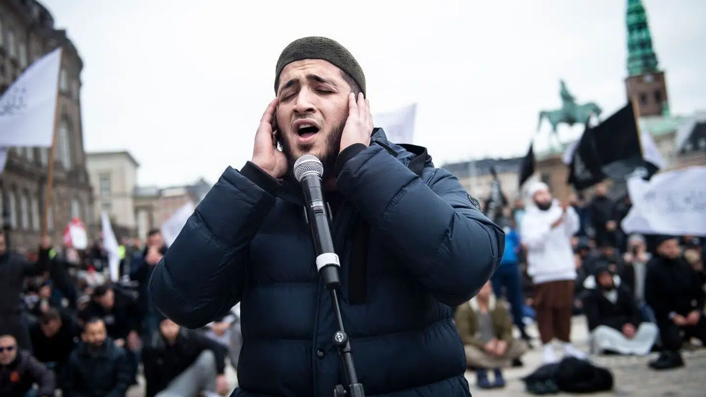 »Problemet er, at der synes, at være et meget stort mindretal blandt muslimer, som ikke ønsker at integrere sig værdimæssigt ind i vestlig kultur,« skriver B.T.s debatredaktør Joachim B. Olsen