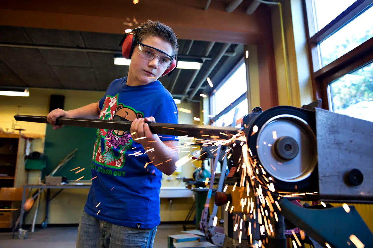 Elever fra Fjerritslev Skole laver metalhåndværk 9. oktober 2012.