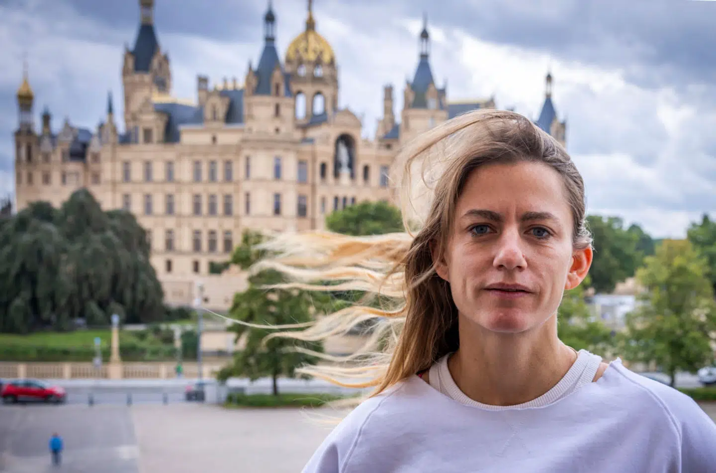 Det er kunstneren Florentina Holzinger, der står bag den kontroversielle forestilling.